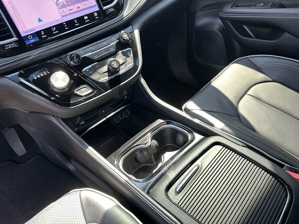Thumbnail: 2023 Chrysler Pacifica - 15