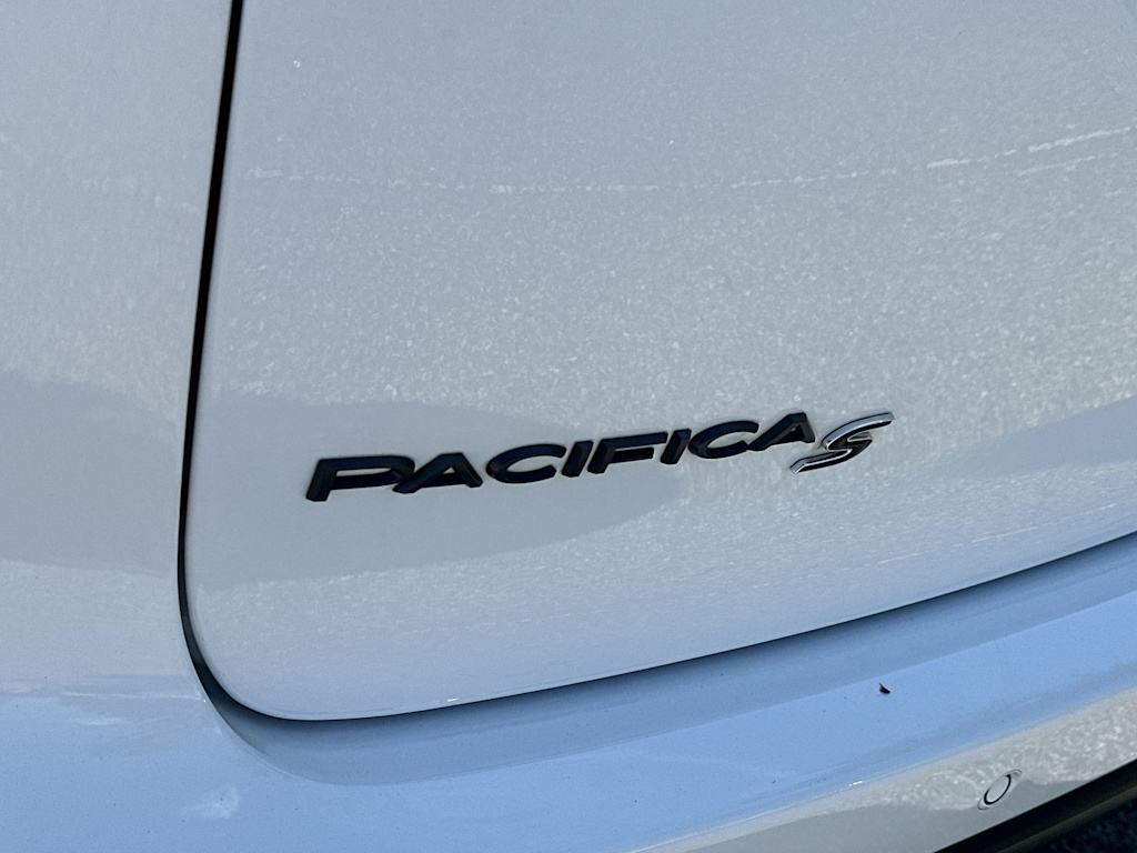 Thumbnail: 2023 Chrysler Pacifica - 7
