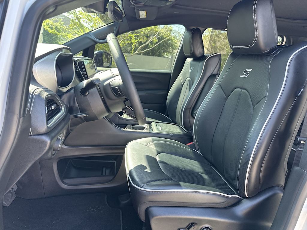 Thumbnail: 2023 Chrysler Pacifica - 12