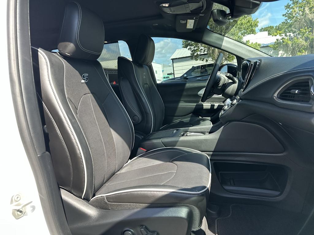 Thumbnail: 2023 Chrysler Pacifica - 27