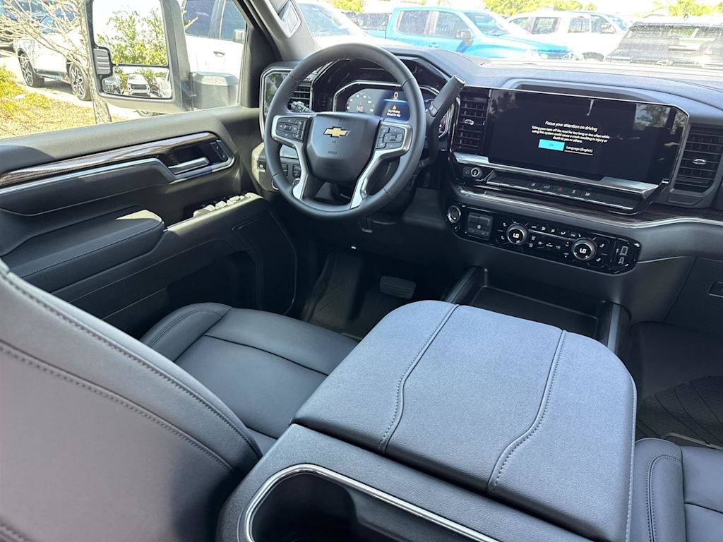 2025 Chevrolet Silverado 2500 LT 8