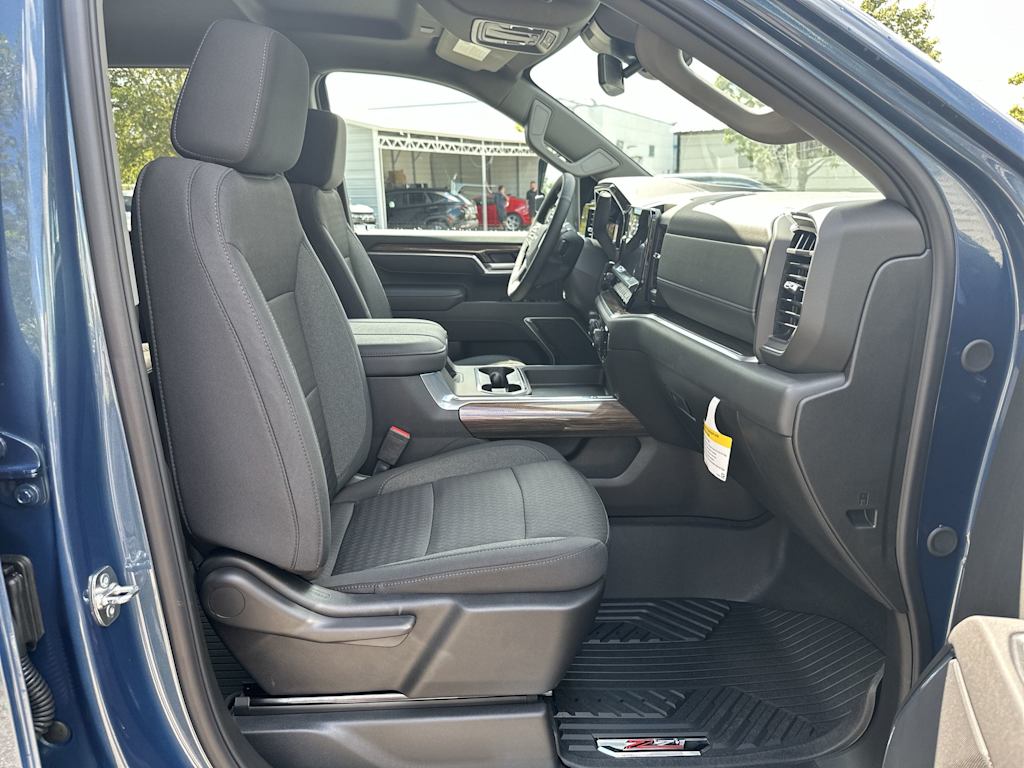 Thumbnail: 2025 Chevrolet Silverado 2500 - 25