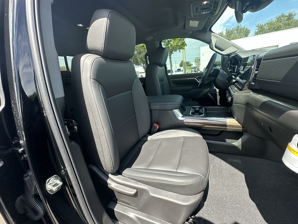 Thumbnail: 2025 Chevrolet Silverado 2500 - 25