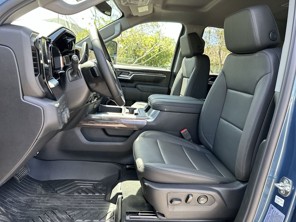 Thumbnail: 2026 Chevrolet Silverado 2500 - 10
