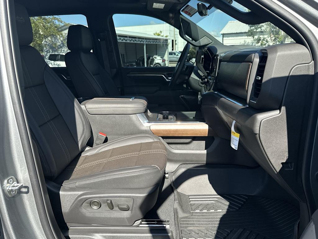 Thumbnail: 2025 Chevrolet Silverado 2500 - 25