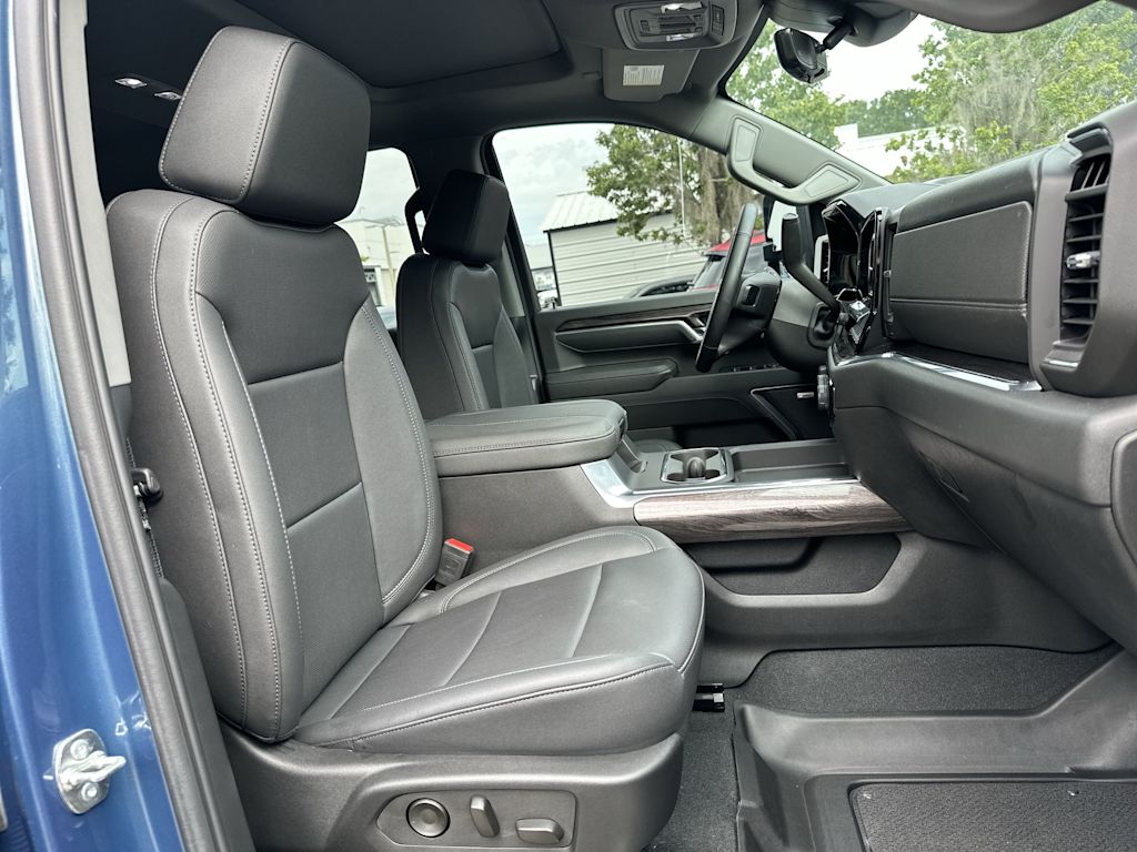 Thumbnail: 2025 Chevrolet Silverado 3500 - 24