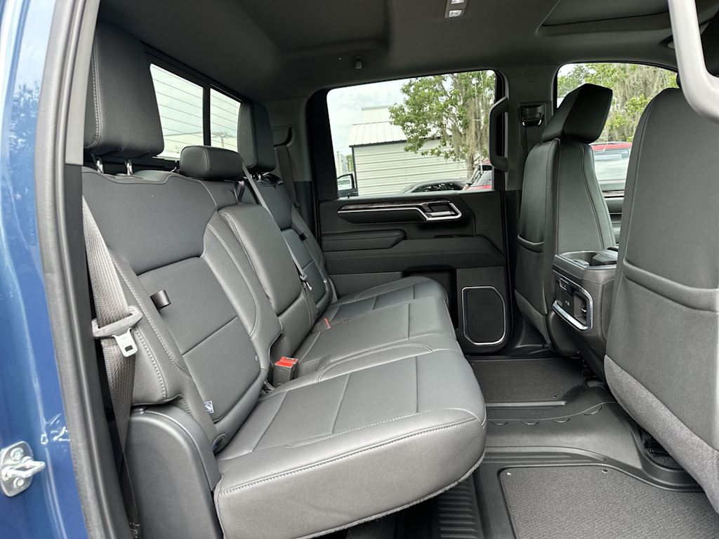 Thumbnail: 2025 Chevrolet Silverado 3500 - 23