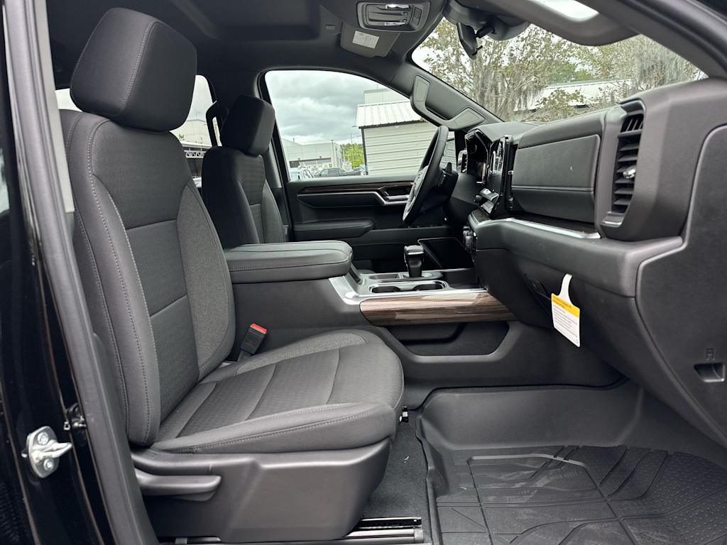 Thumbnail: 2026 Chevrolet Silverado 1500 - 26