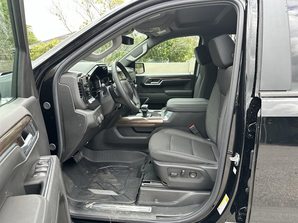 Thumbnail: 2026 Chevrolet Silverado 1500 - 9
