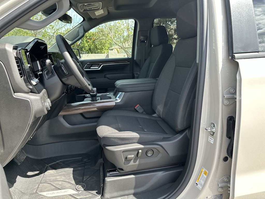 Thumbnail: 2026 Chevrolet Silverado 1500 - 12