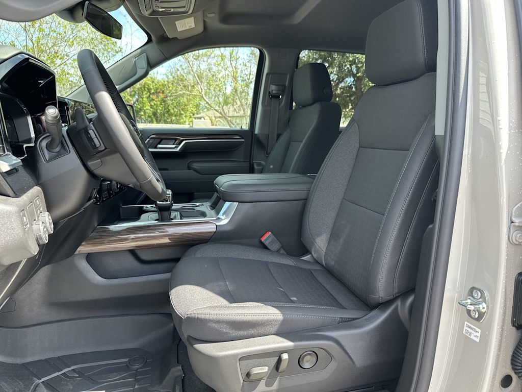 Thumbnail: 2026 Chevrolet Silverado 1500 - 11