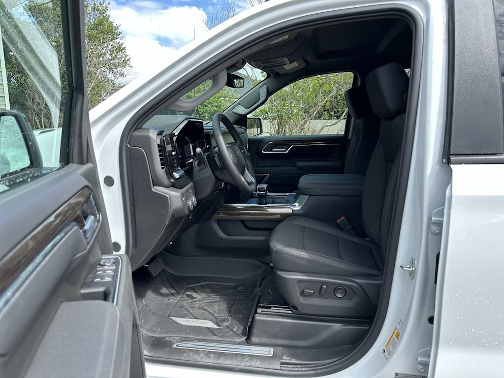 Thumbnail: 2026 Chevrolet Silverado 1500 - 9