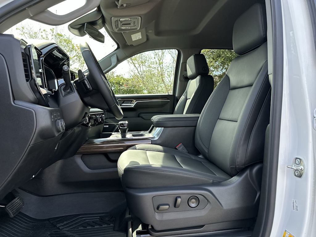 Thumbnail: 2026 Chevrolet Silverado 1500 - 11
