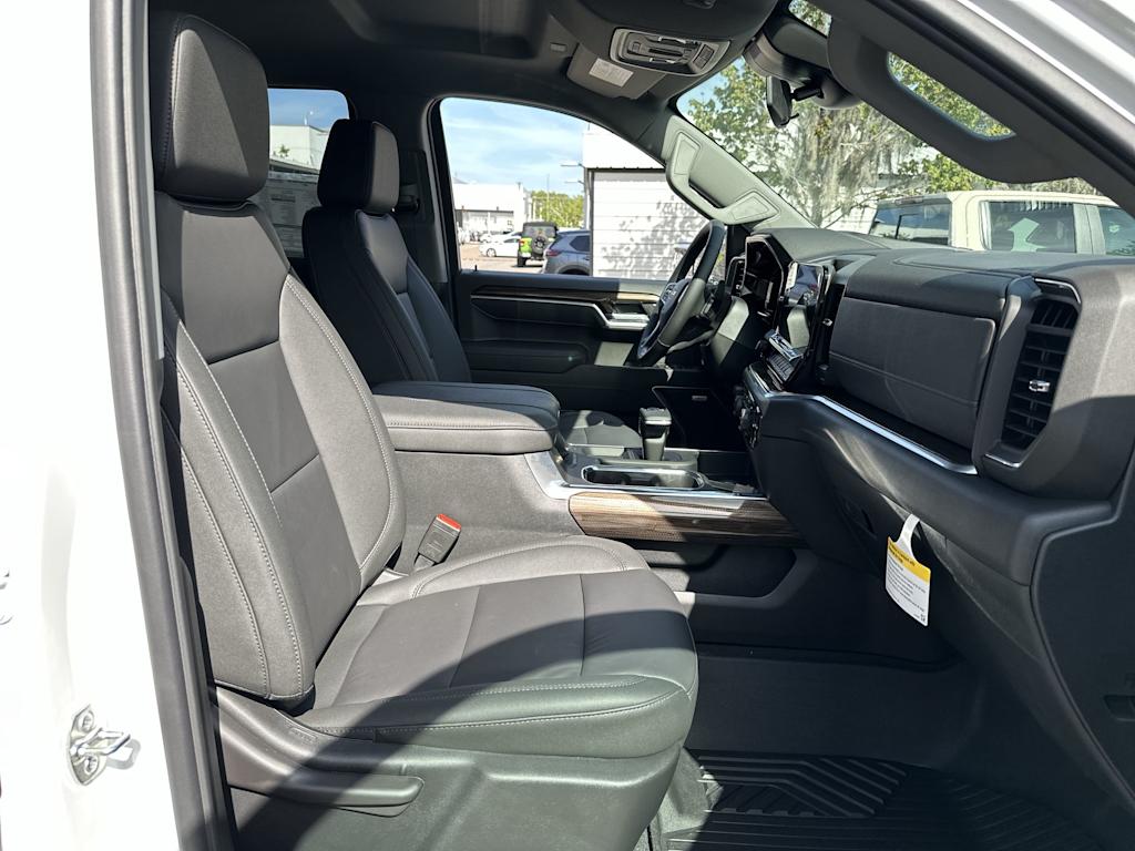 Thumbnail: 2026 Chevrolet Silverado 1500 - 26