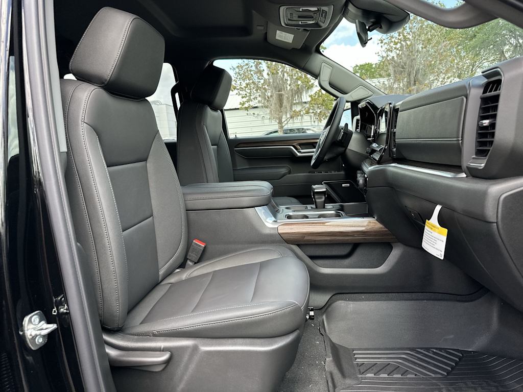 Thumbnail: 2026 Chevrolet Silverado 1500 - 25