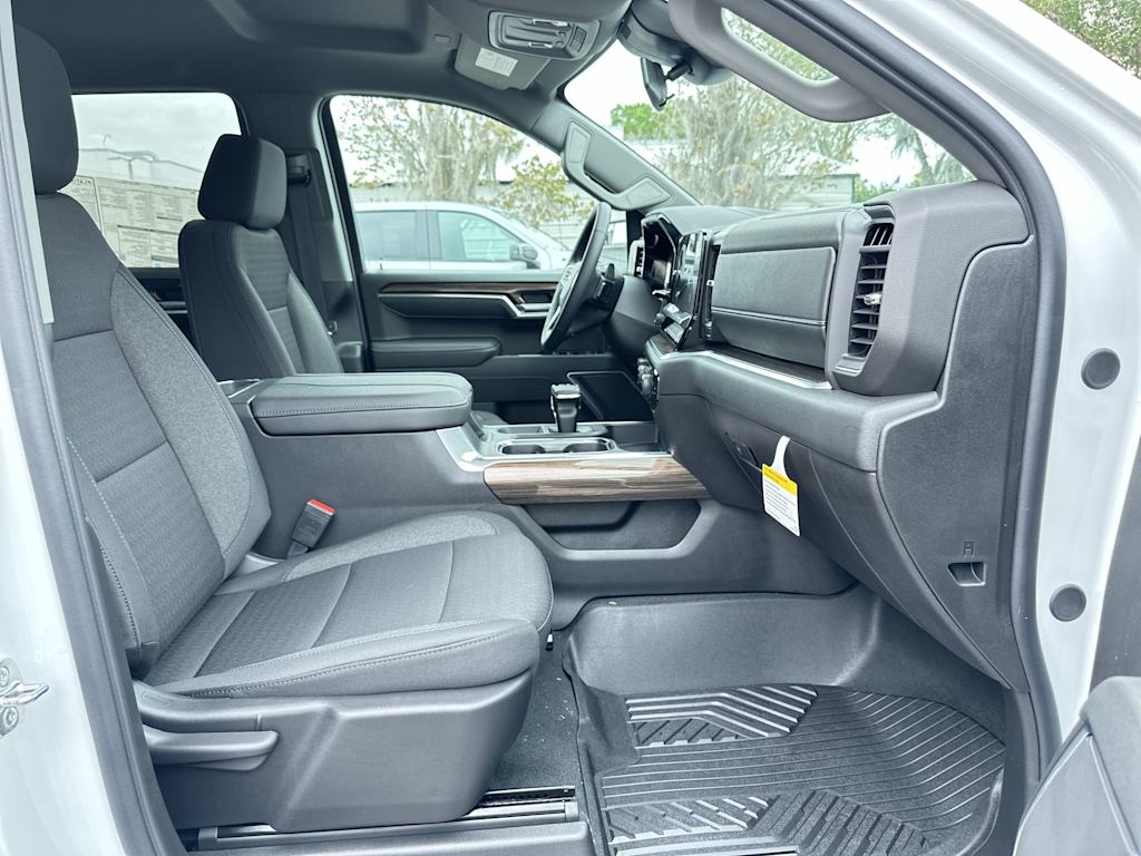 Thumbnail: 2026 Chevrolet Silverado 1500 - 26