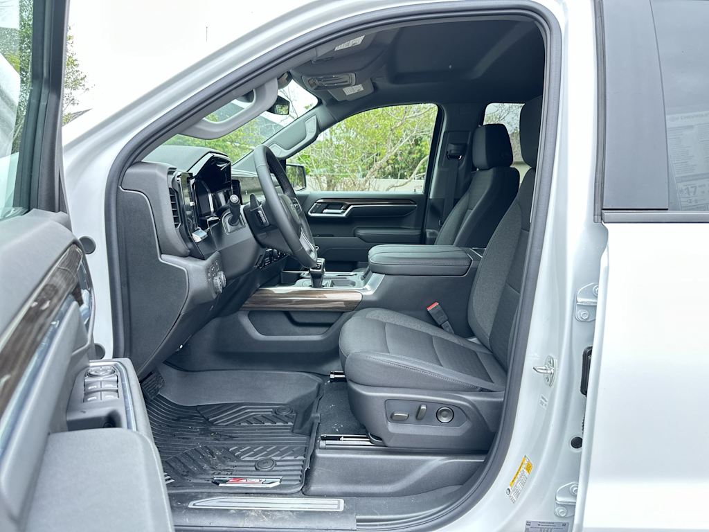 Thumbnail: 2026 Chevrolet Silverado 1500 - 10