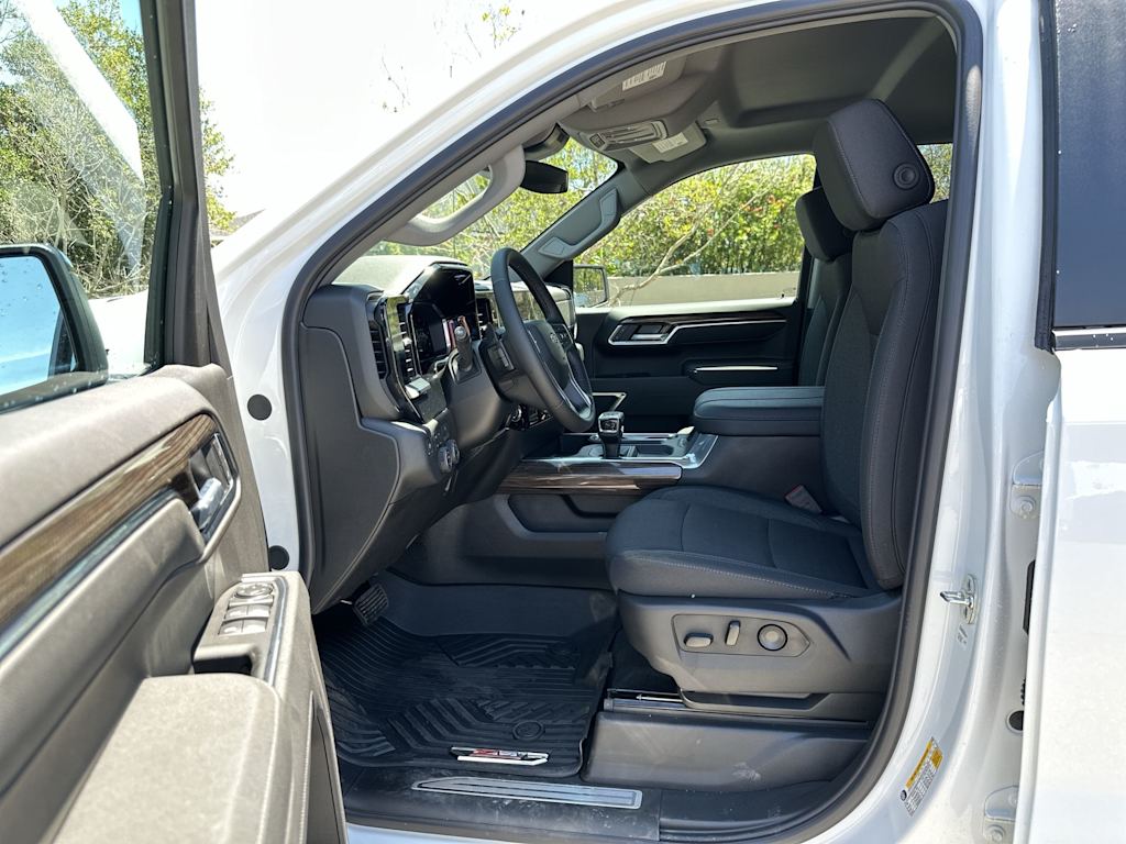 Thumbnail: 2026 Chevrolet Silverado 1500 - 9