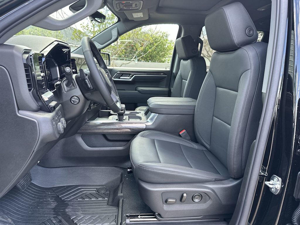 Thumbnail: 2026 Chevrolet Silverado 1500 - 12