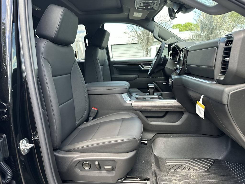 Thumbnail: 2026 Chevrolet Silverado 1500 - 26