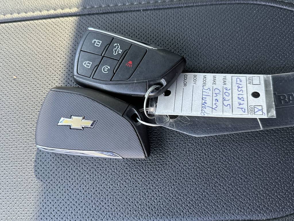 Thumbnail: 2025 Chevrolet Silverado 1500 - 18