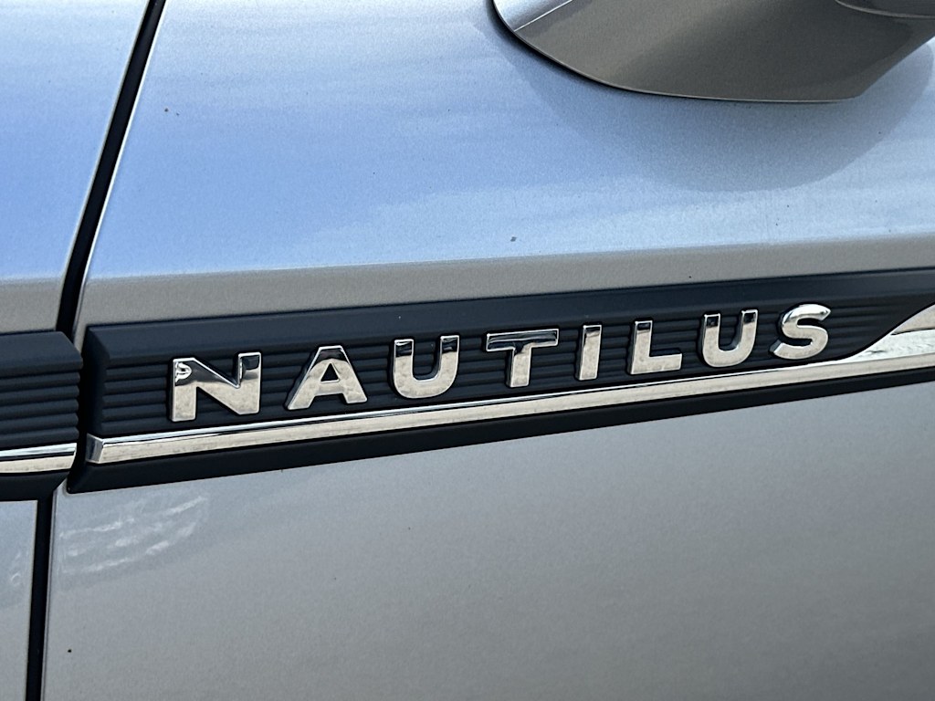 Thumbnail: 2021 Lincoln Nautilus - 6