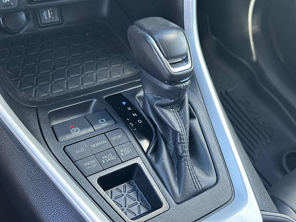 Thumbnail: 2024 Toyota RAV4 - 16