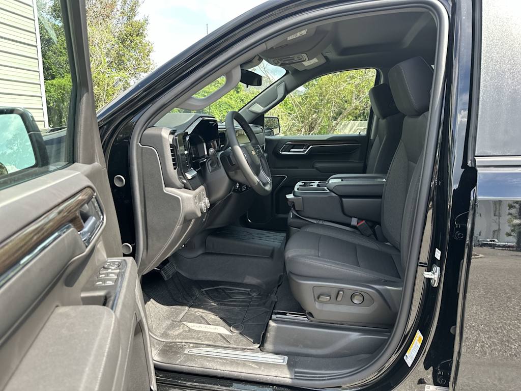 Thumbnail: 2026 Chevrolet Silverado 1500 - 11