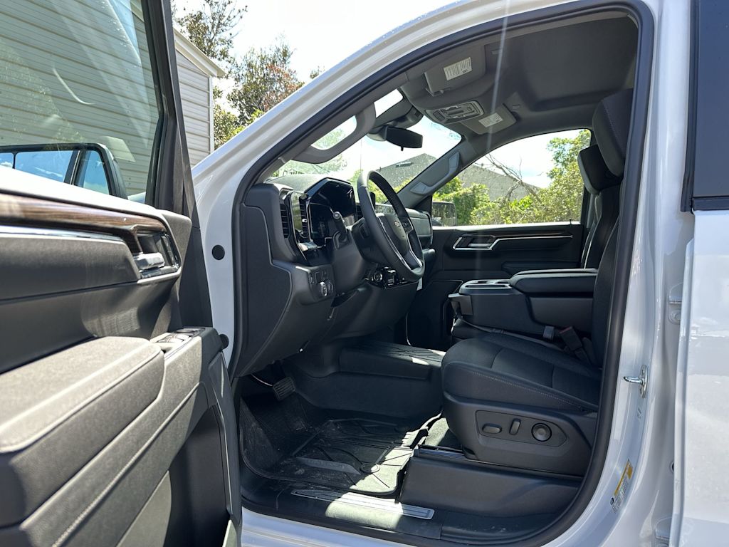 Thumbnail: 2026 Chevrolet Silverado 1500 - 11