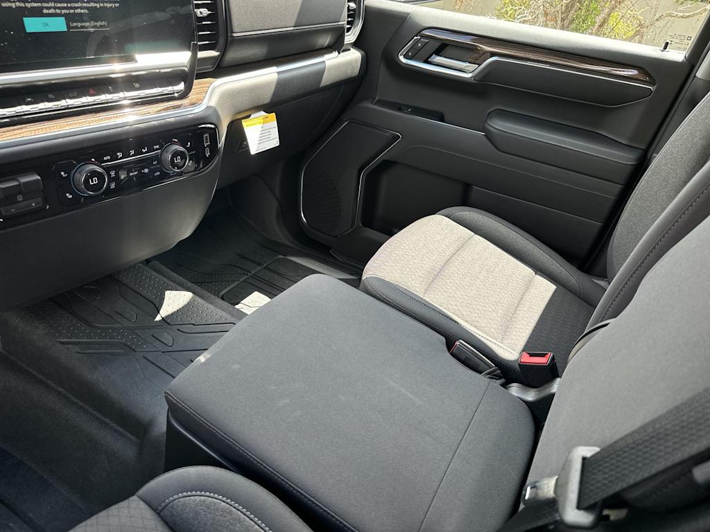 Thumbnail: 2026 Chevrolet Silverado 1500 - 25
