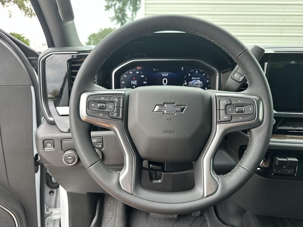 Thumbnail: 2026 Chevrolet Silverado 1500 - 9