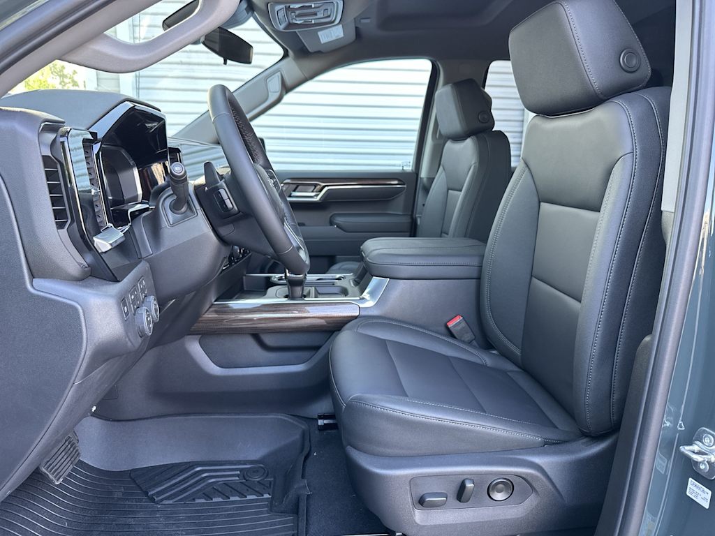 Thumbnail: 2026 Chevrolet Silverado 1500 - 10