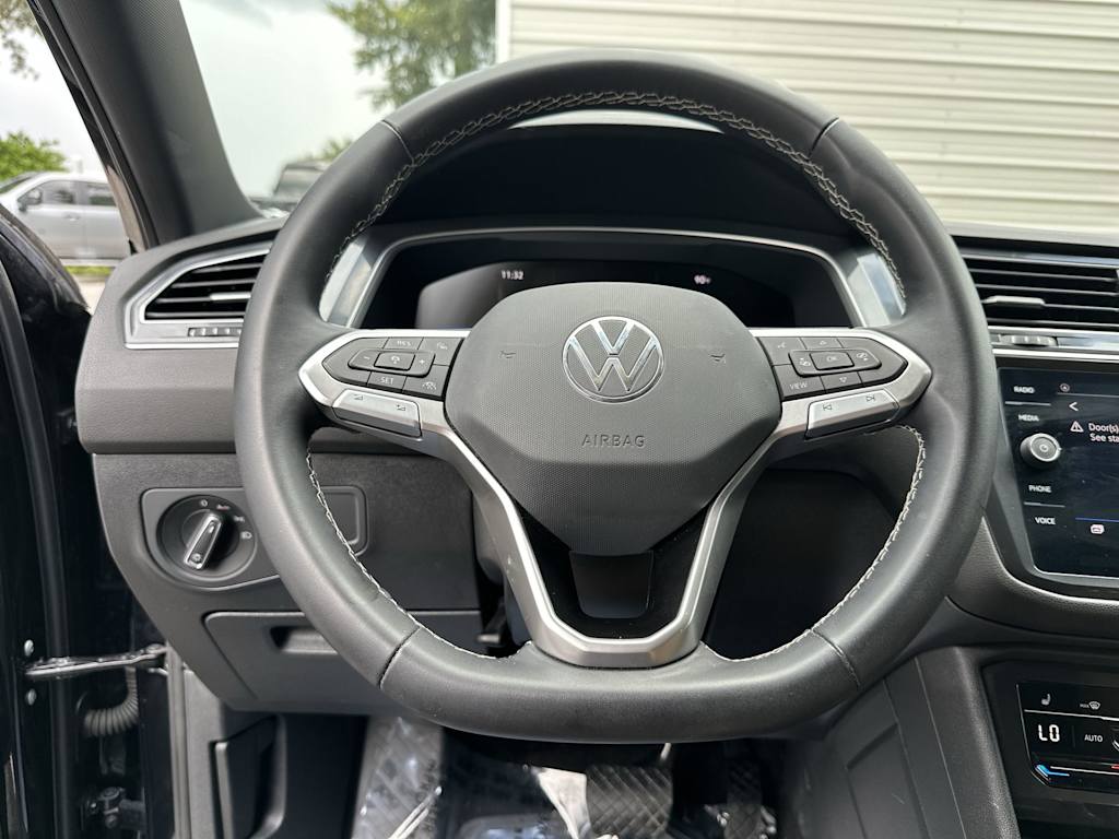 Thumbnail: 2023 Volkswagen Tiguan - 10