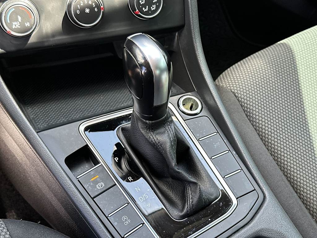 Thumbnail: 2021 Volkswagen Jetta - 14