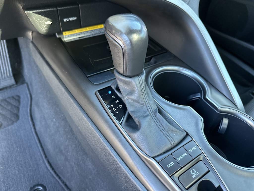 Thumbnail: 2021 Toyota Camry - 16