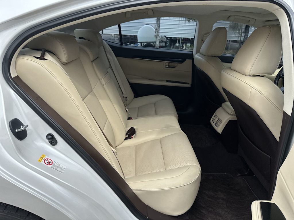 Thumbnail: 2018 Lexus ES - 25