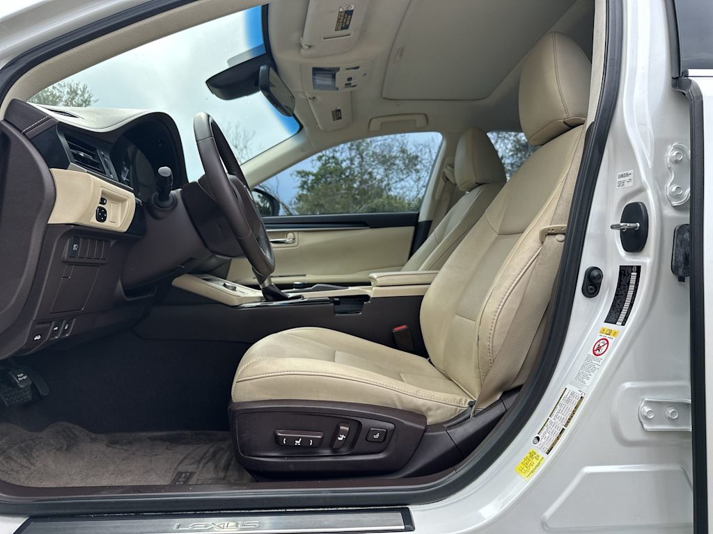 Thumbnail: 2018 Lexus ES - 11