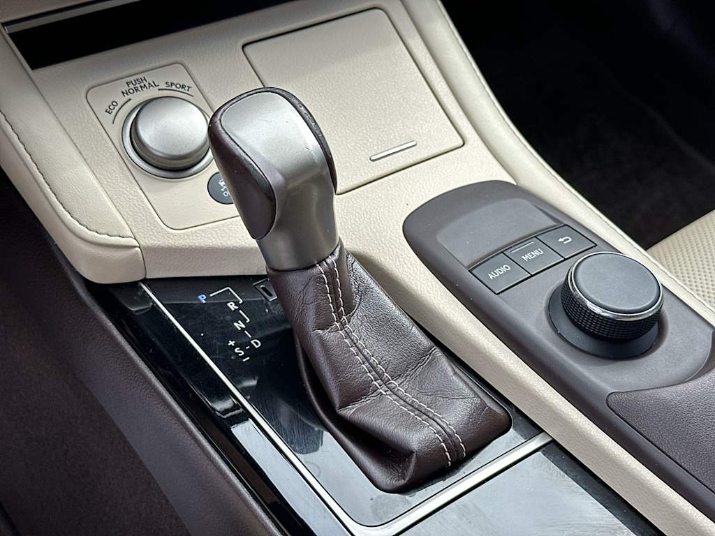 Thumbnail: 2018 Lexus ES - 15