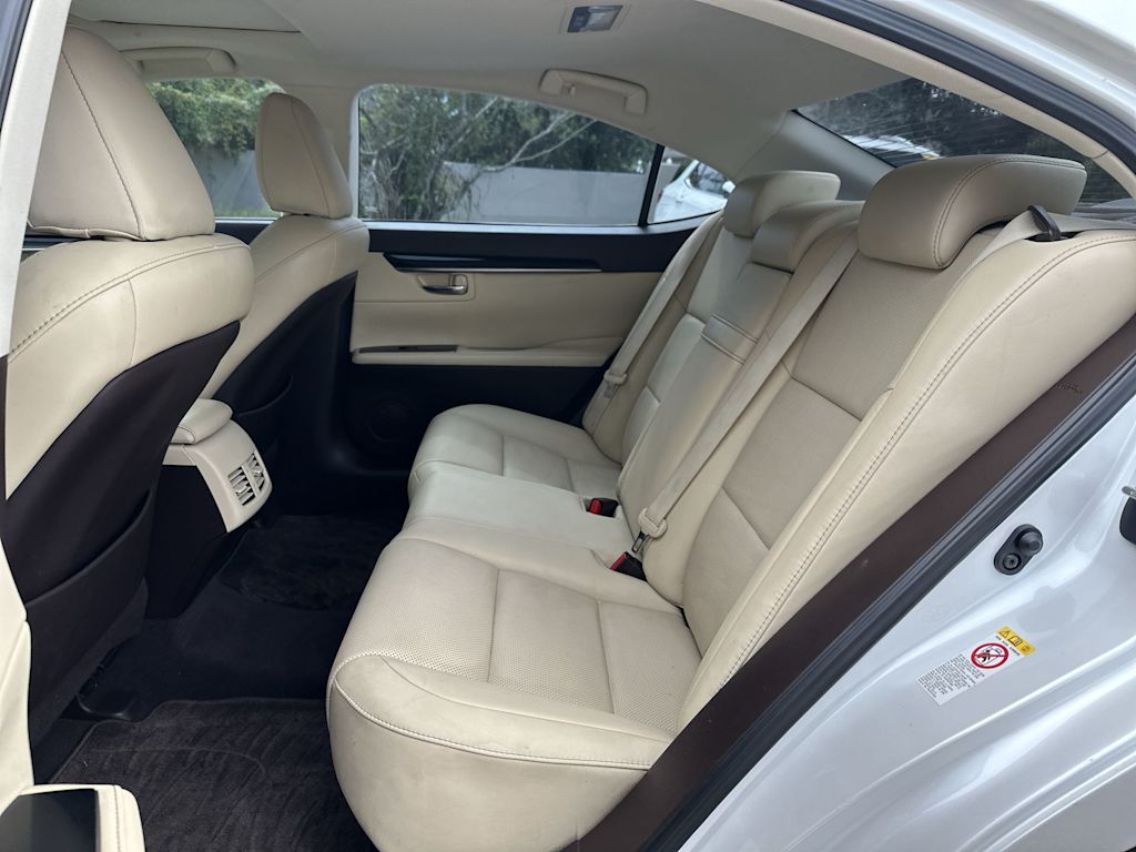 Thumbnail: 2018 Lexus ES - 24