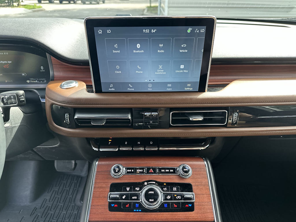 Thumbnail: 2023 Lincoln Aviator - 14