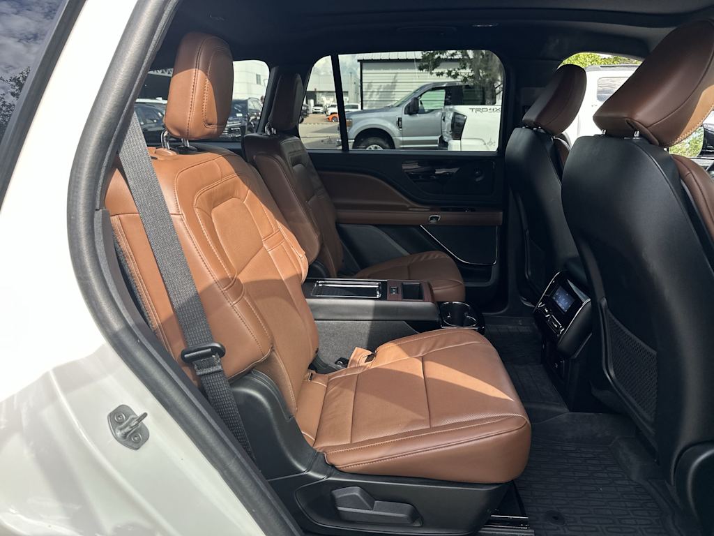 Thumbnail: 2023 Lincoln Aviator - 25