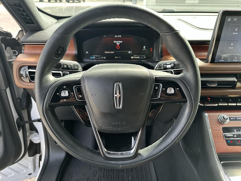 Thumbnail: 2023 Lincoln Aviator - 10