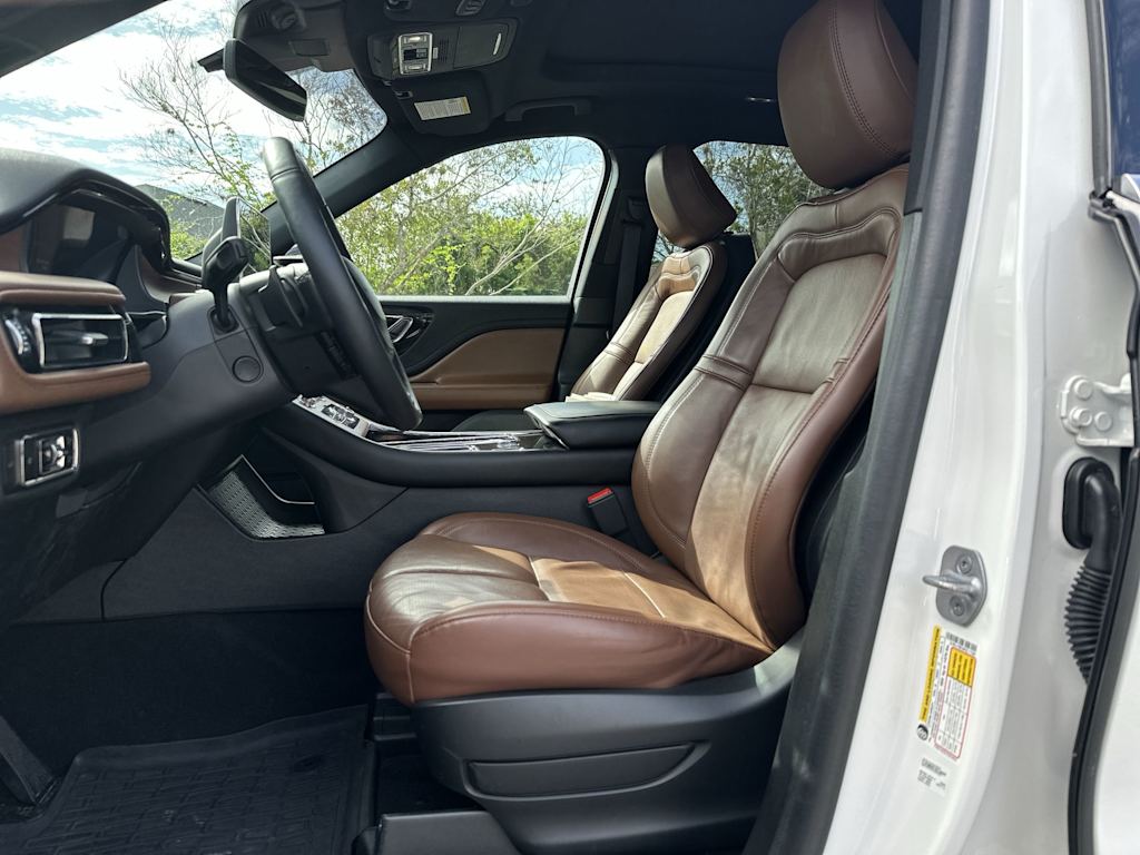 Thumbnail: 2023 Lincoln Aviator - 11