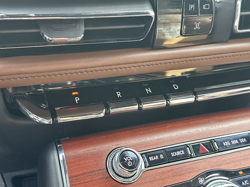 Thumbnail: 2023 Lincoln Aviator - 28