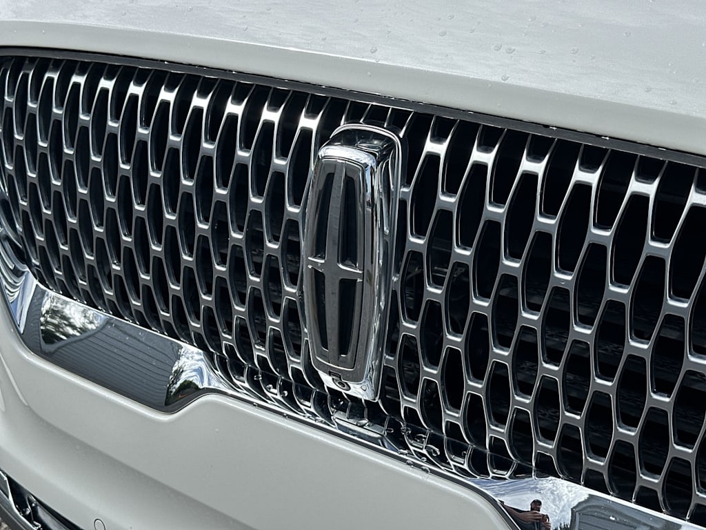 Thumbnail: 2023 Lincoln Aviator - 7
