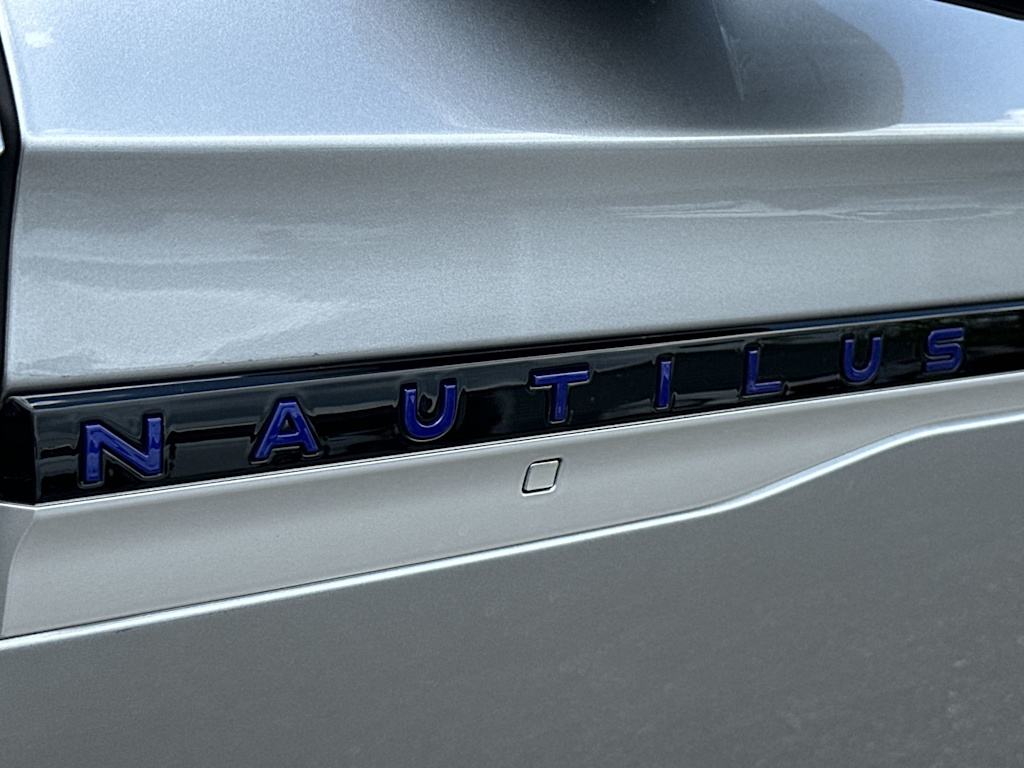 Thumbnail: 2025 Lincoln Nautilus - 7