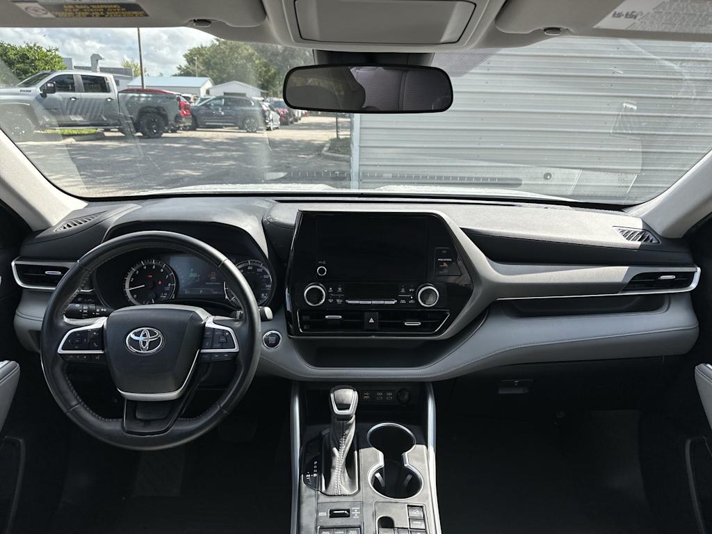 Thumbnail: 2023 Toyota Highlander - 2