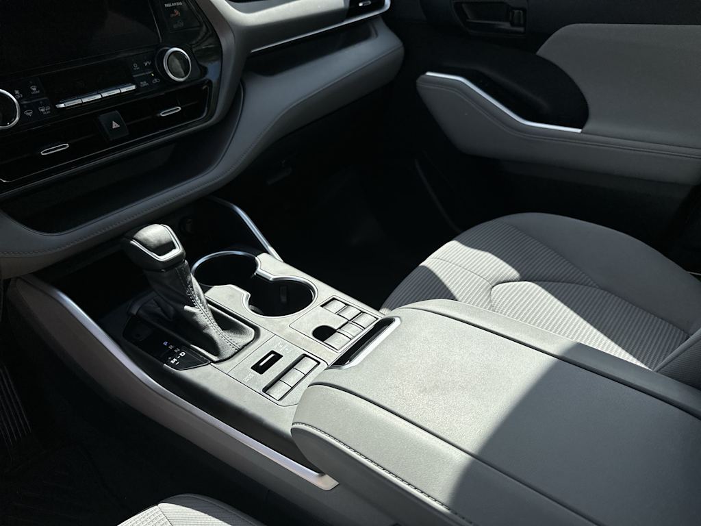 Thumbnail: 2023 Toyota Highlander - 15