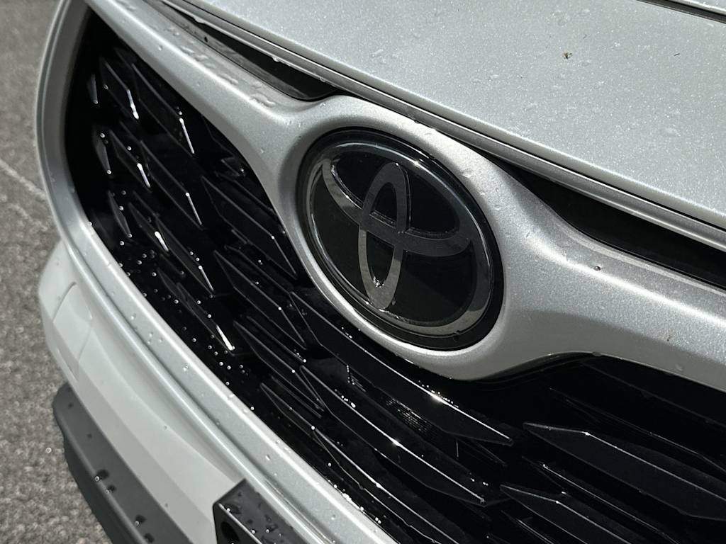Thumbnail: 2023 Toyota Highlander - 7
