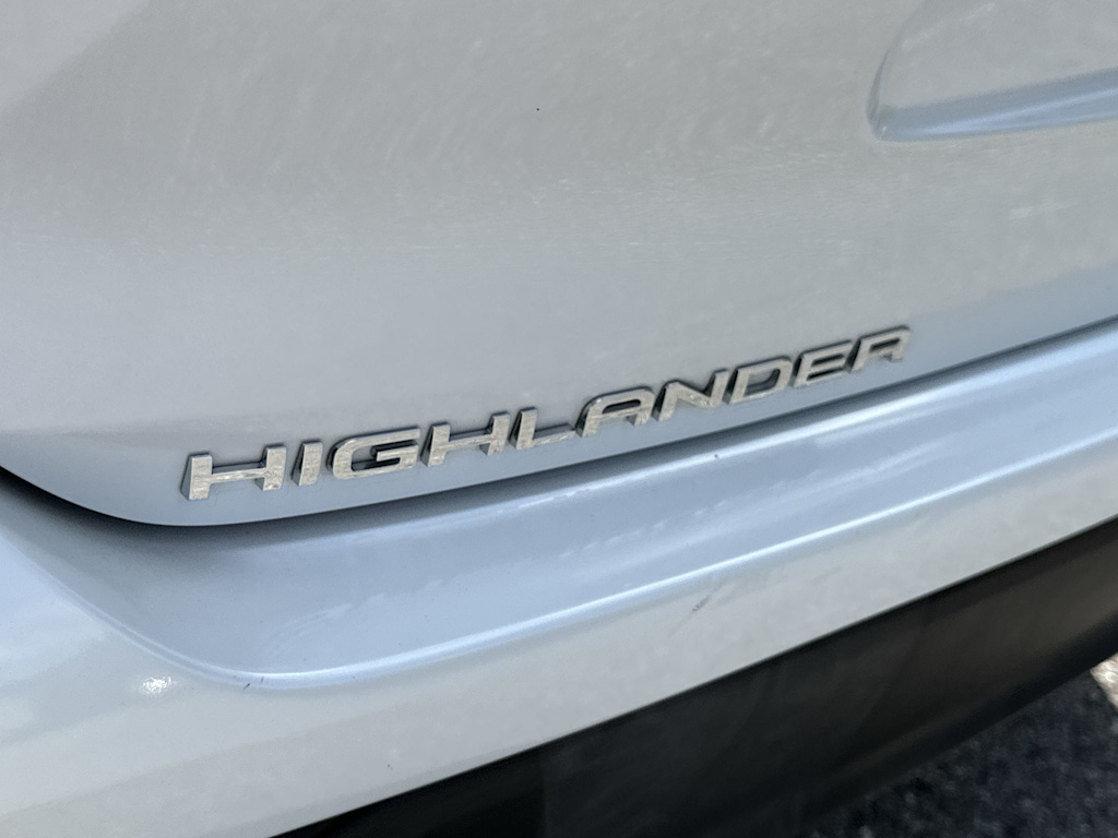 Thumbnail: 2023 Toyota Highlander - 23
